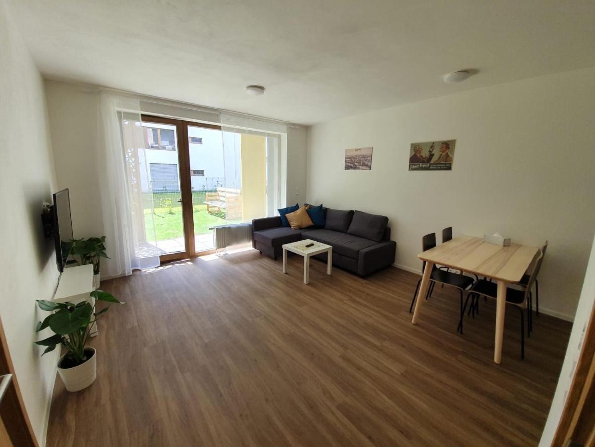 Stylish Apartment With Terrace And Garage In The City Center Plzeň Exterior foto